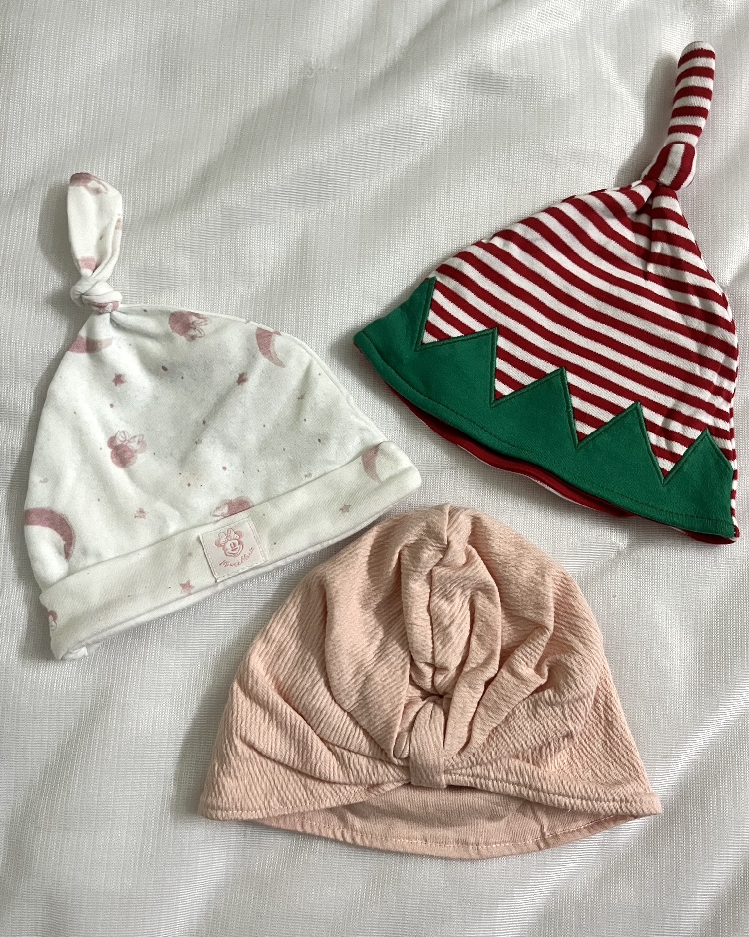 6-9 months caps set
