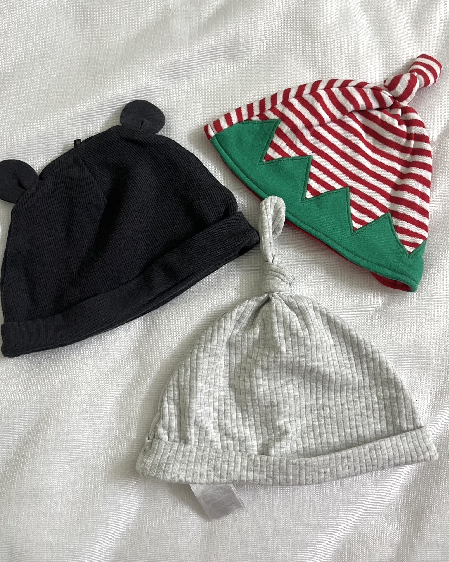 6-9 months caps set